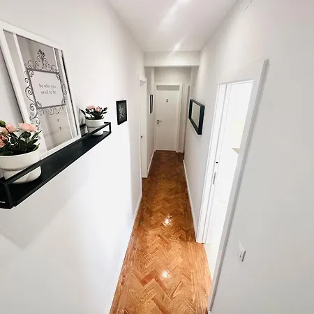 The Crespo House - No 5d - & Guest house
